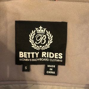 Snowboard jacket and pants for women